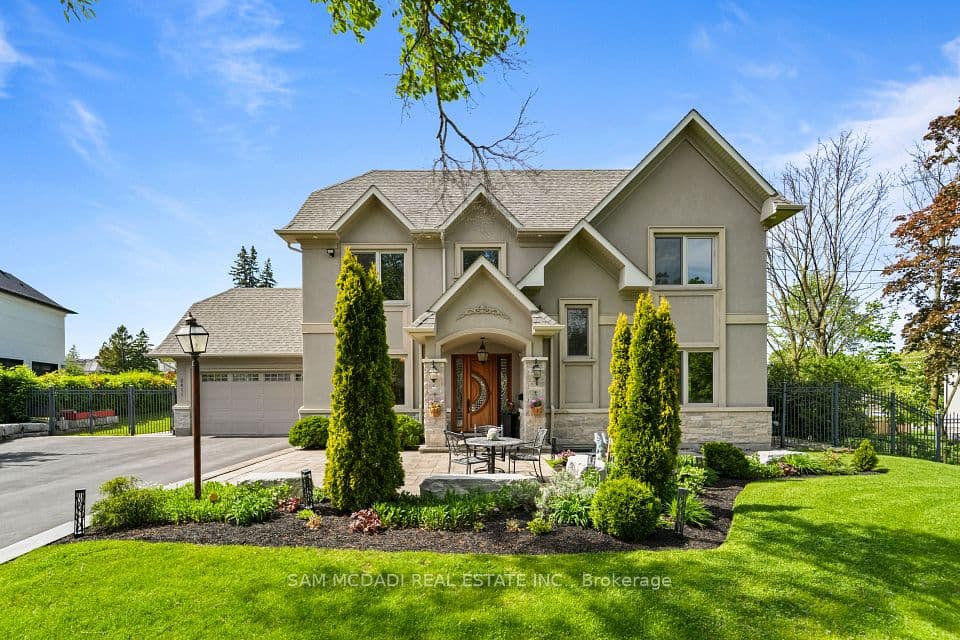 2411 Thorn Lodge Drive, Mississauga, ON L5K 1K8 – main photo