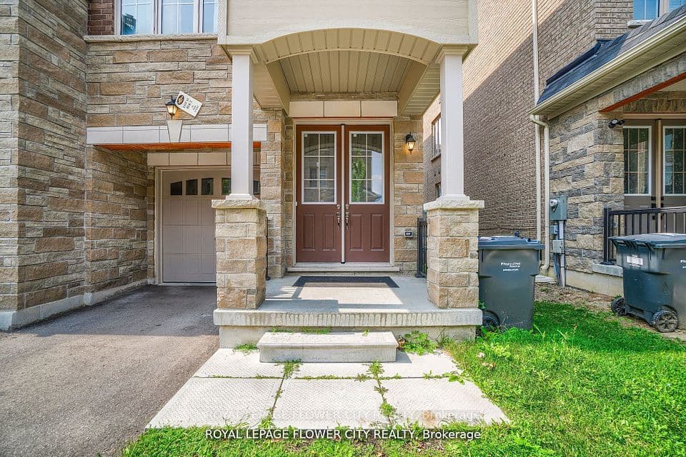 14 Faye Street, Brampton, ON L6P 4M9 – photo 2