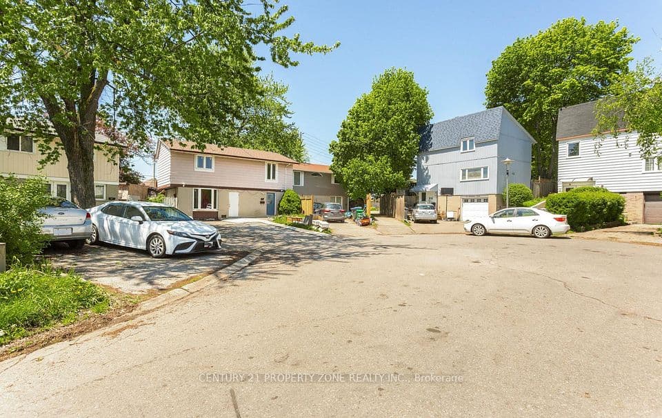 17 Hillbank Trail, Brampton, ON L6S 1P6 – photo 2
