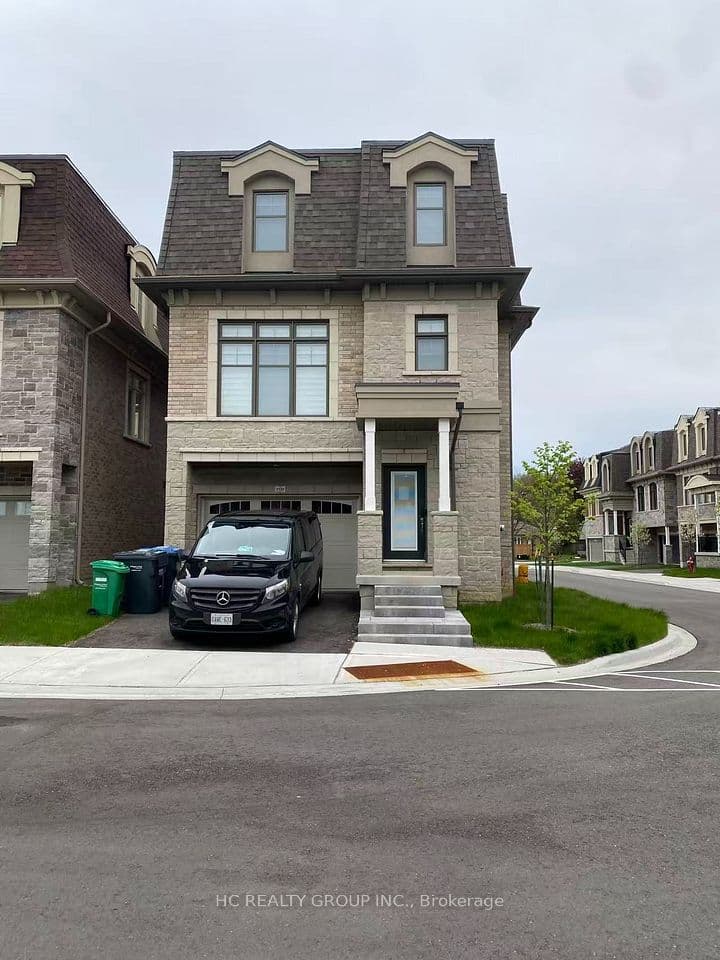 2130 Royal Gala Circle, Mississauga, ON L4Y 1Z2 – photo 2
