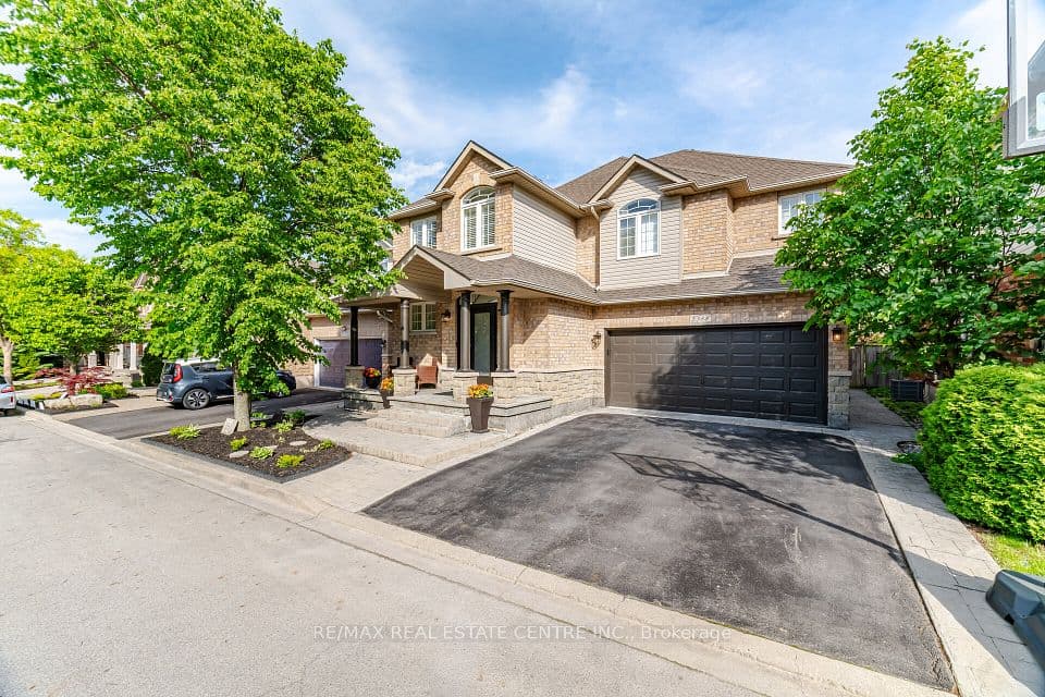 5388 Kindos Street, Burlington, ON L7L 7M6 – main photo