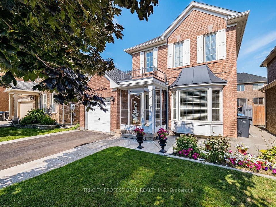 18 Sugarhill Drive, Brampton, ON L7A 3L8 – main photo