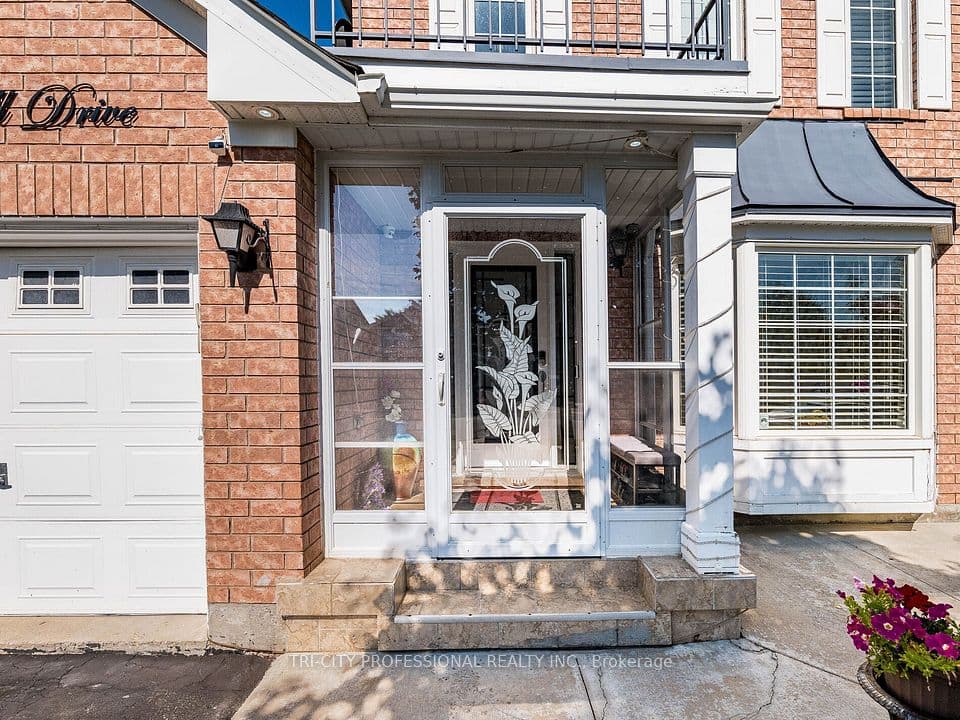 18 Sugarhill Drive, Brampton, ON L7A 3L8 – photo 2