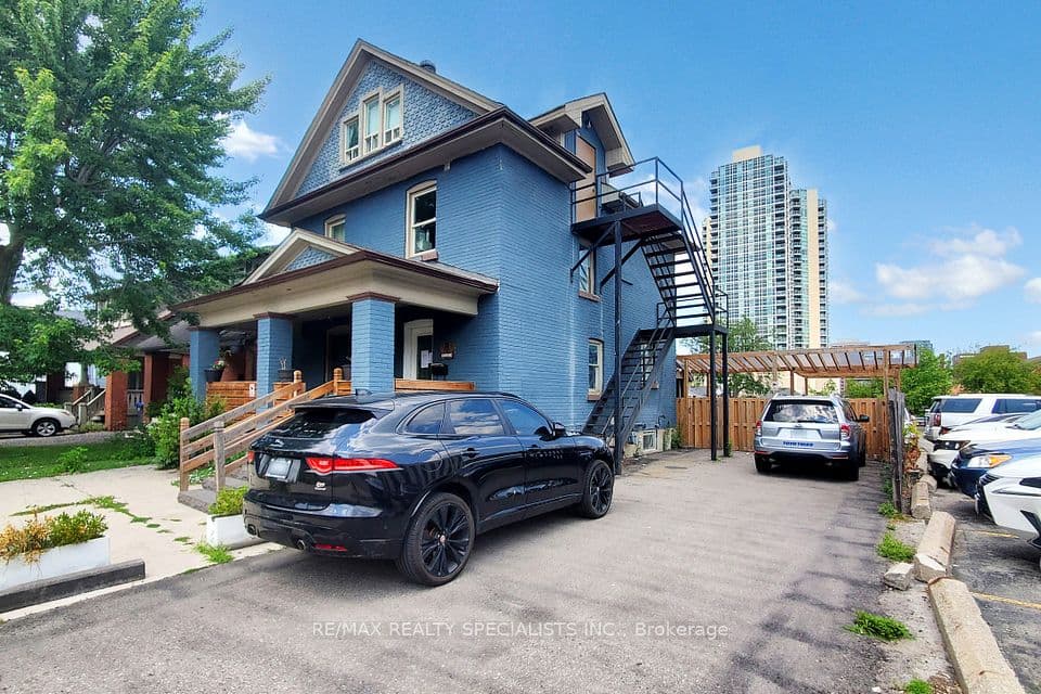 8 Mill Street N, Brampton, ON L6X 1S6 – photo 2