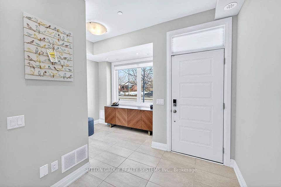 1126A Islington Avenue, Toronto, ON M8Z 0G6 – photo 3