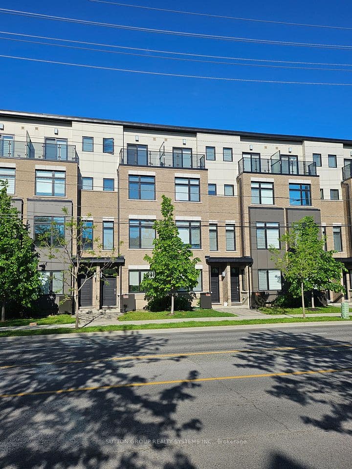 1126A Islington Avenue, Toronto, ON M8Z 0G6 – main photo