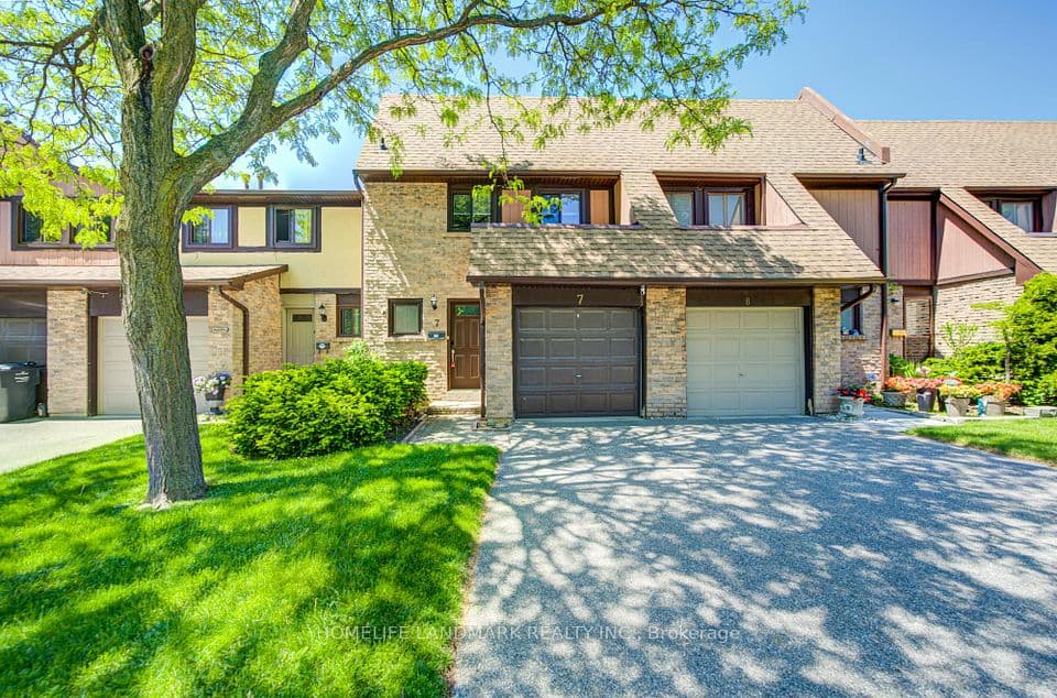 3345 Silverado Drive 7, Mississauga, ON L5A 3Y8 – main photo