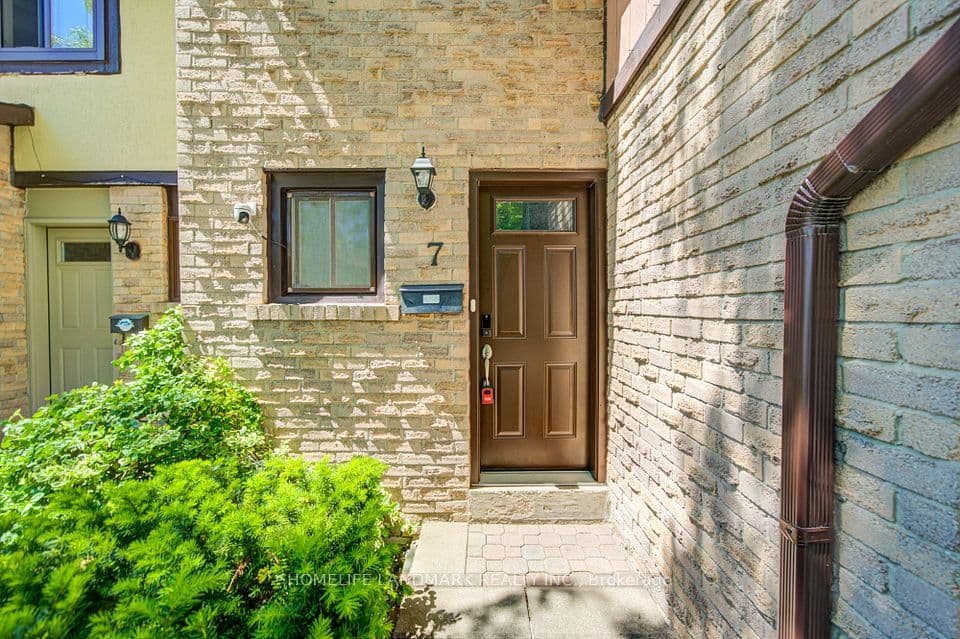 3345 Silverado Drive 7, Mississauga, ON L5A 3Y8 – photo 3