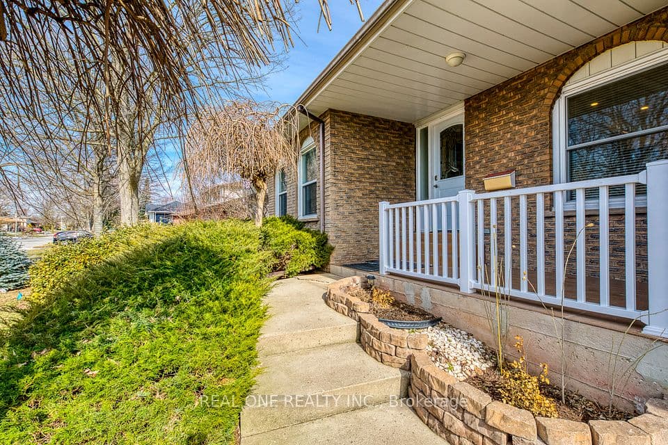 533 Tipperton Crescent, Oakville, ON L6L 5E1 – photo 2