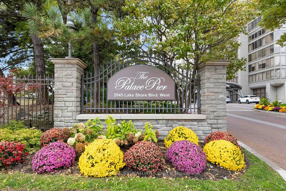 2045 Lake Shore Boulevard W 2904, Toronto, ON M8V 2Z6 – main photo
