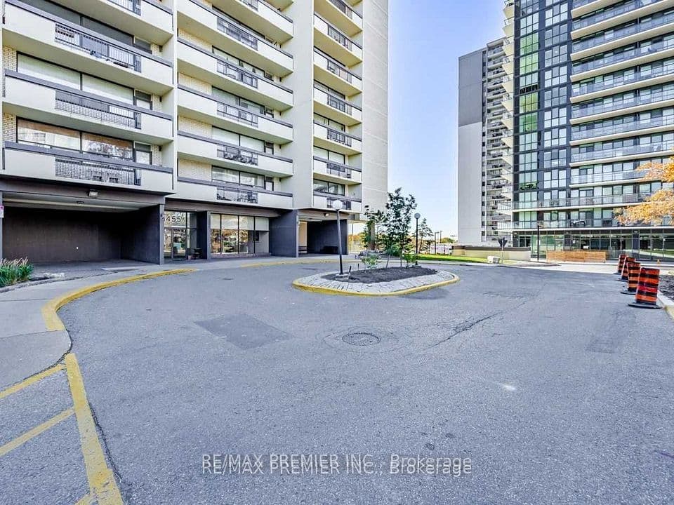1455 Lawrence Avenue W 2004, Toronto, ON M6L 1B1 – photo 3