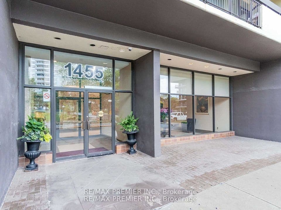 1455 Lawrence Avenue W 2004, Toronto, ON M6L 1B1 – photo 2