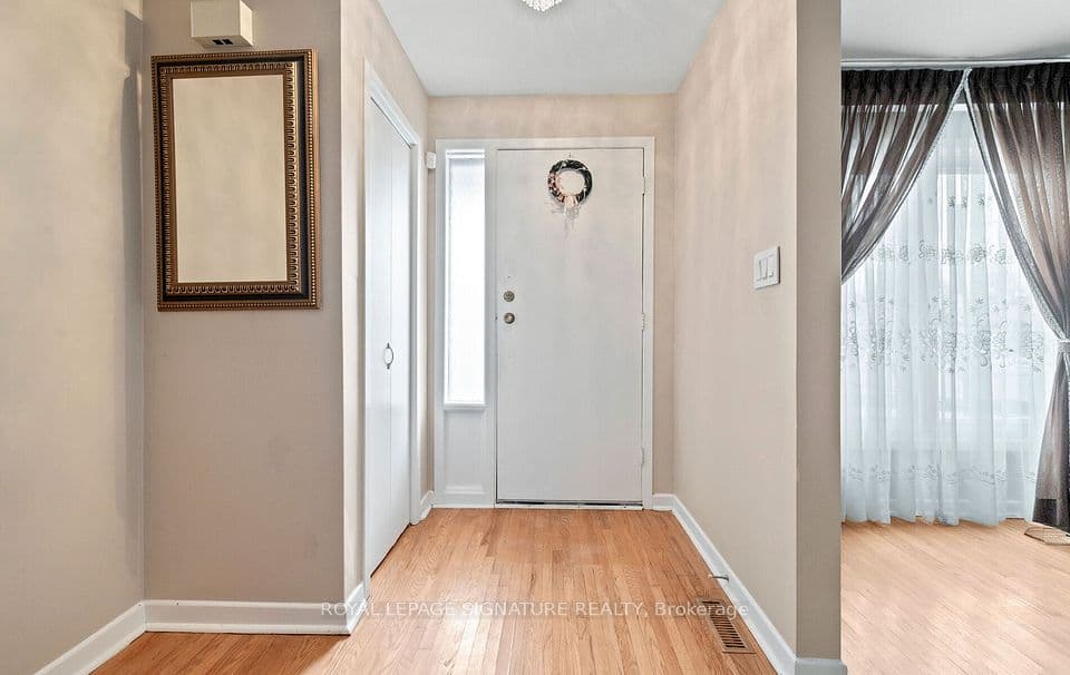 1142 Alexandra Avenue, Mississauga, ON L5E 2A5 – photo 2