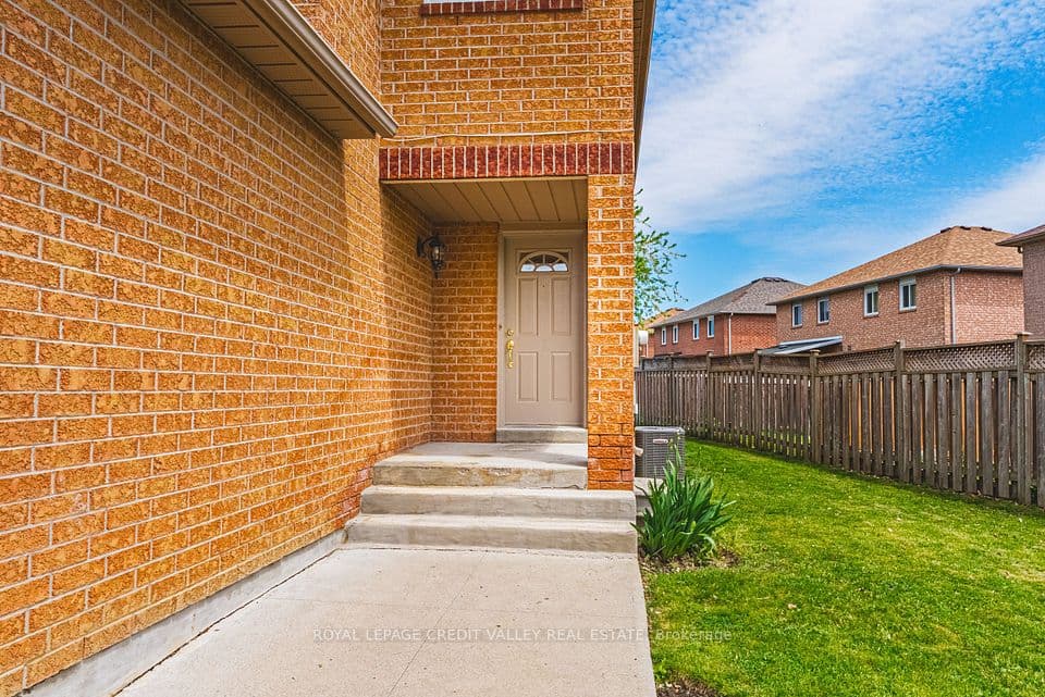155 Saddletree Trail, Brampton, ON L6X 4M9 – photo 3