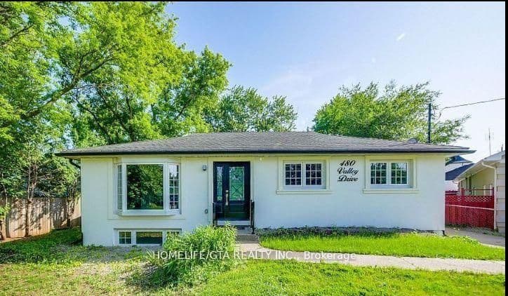 480 Valley Drive, Oakville, ON L6L 4L8 – main photo