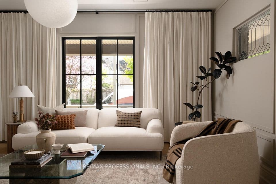 286 Wright Avenue, Toronto, ON M6R 1L9 – photo 2