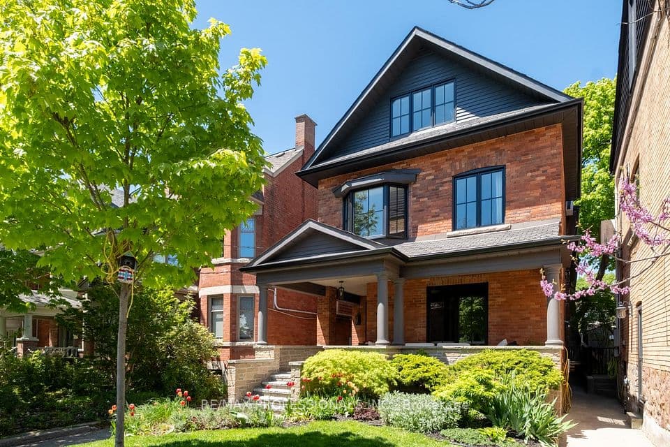 286 Wright Avenue, Toronto, ON M6R 1L9 – main photo