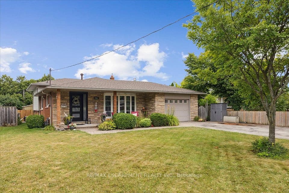 755 Parker Crescent, Burlington, ON L7R 3A5 – main photo