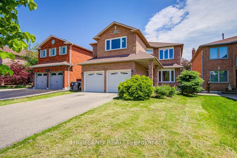 4777 Crystal Rose Drive, Mississauga, ON L5V 1G9 – photo 2