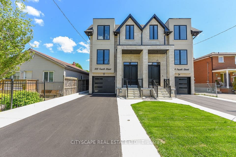 956 Fourth Street, Mississauga, ON L5E 1J9 – main photo