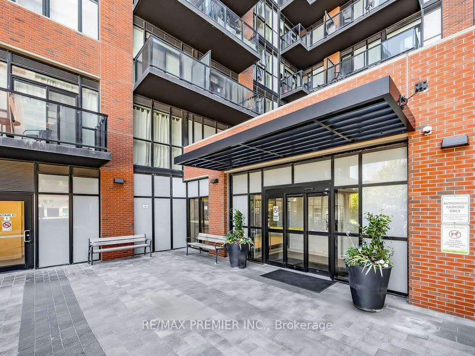 2300 St Clair Avenue W 615, Toronto, ON M6N 0B3 – photo 2