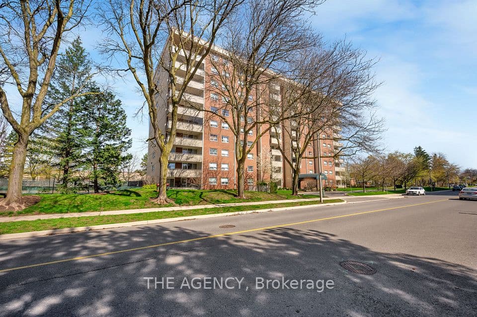 1425 Ghent Avenue 308, Burlington, ON L7S 1X5 – main photo