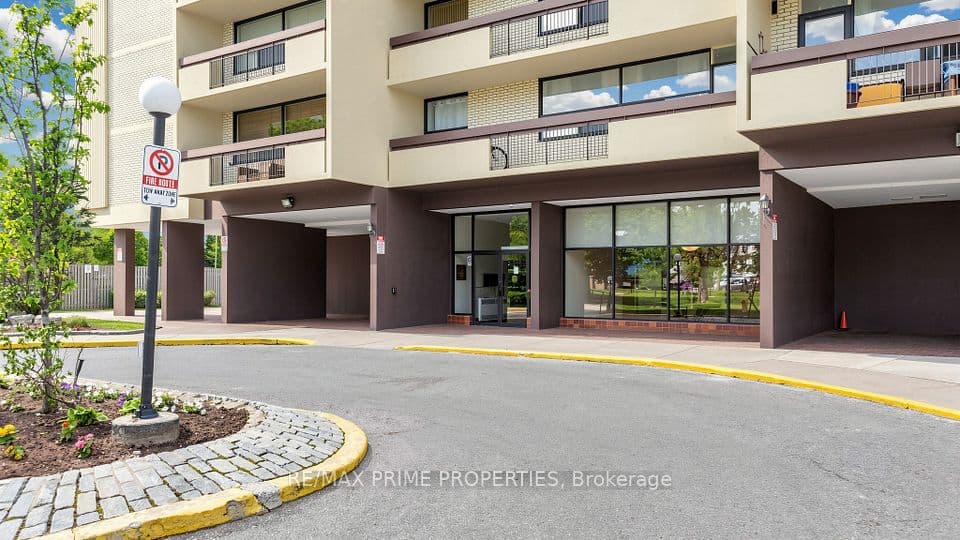 1455 Lawrence Avenue W 1404, Toronto, ON M6L 1B1 – photo 3