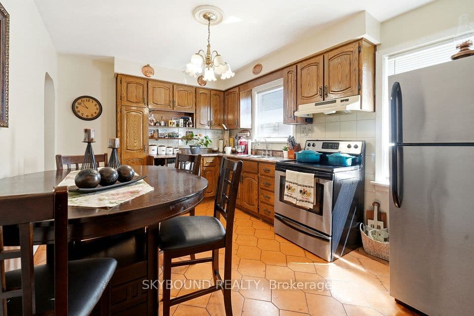 90 Ypres Road, Toronto, ON M6M 1P3 – photo 2