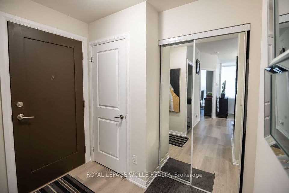 75 Eglinton Avenue W 1601, Mississauga, ON L5R 0E5 – photo 2