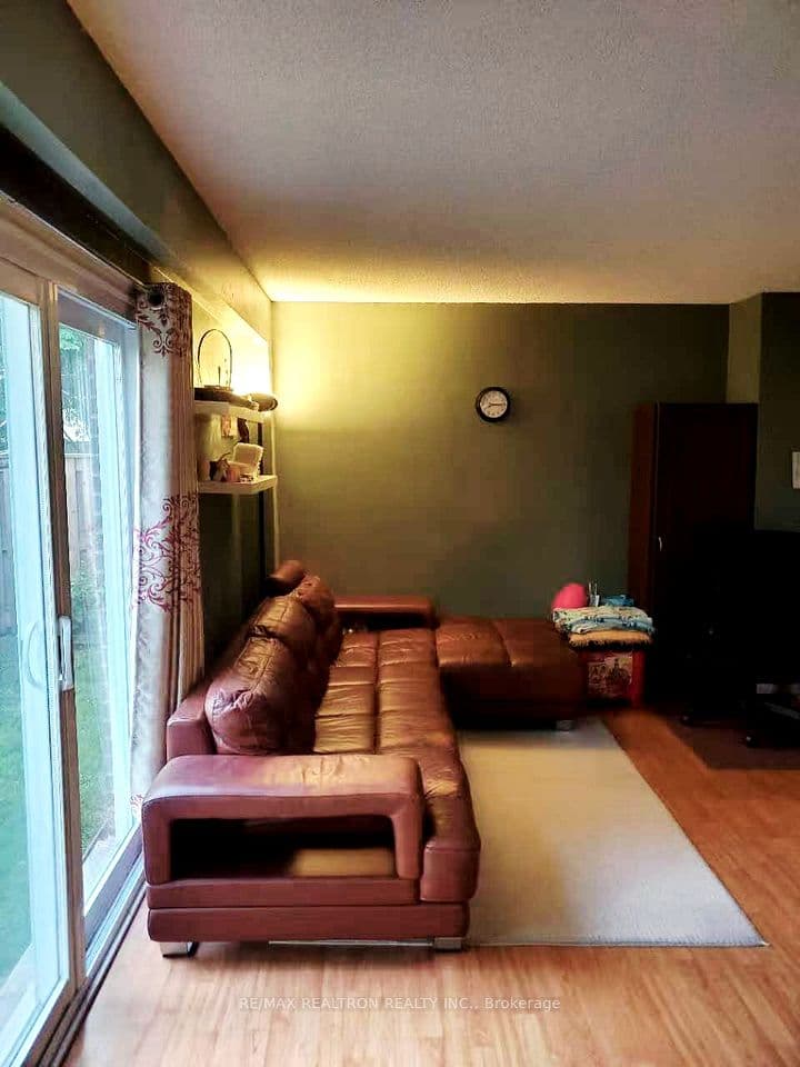 1180 Mississauga Valley Boulevard 100, Mississauga, ON L5A 3M9 – photo 3