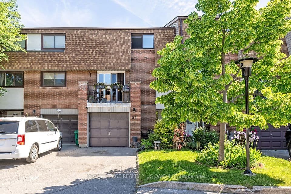 1051 Cedarglen Gate 51, Mississauga, ON L5C 3A7 – main photo