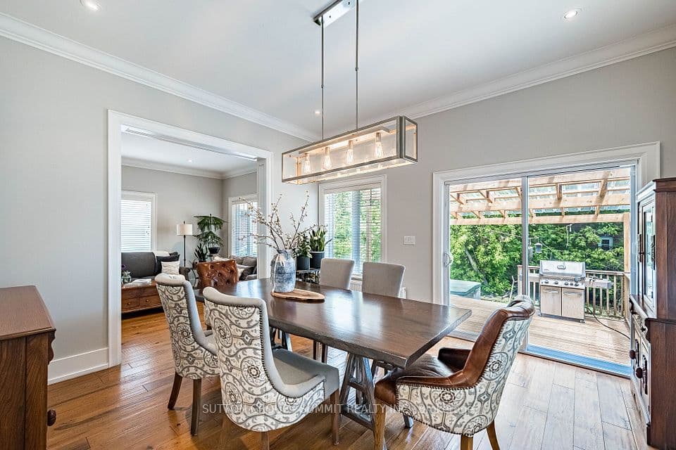 21 Cumberland Drive, Mississauga, ON L5G 3M7 – main photo