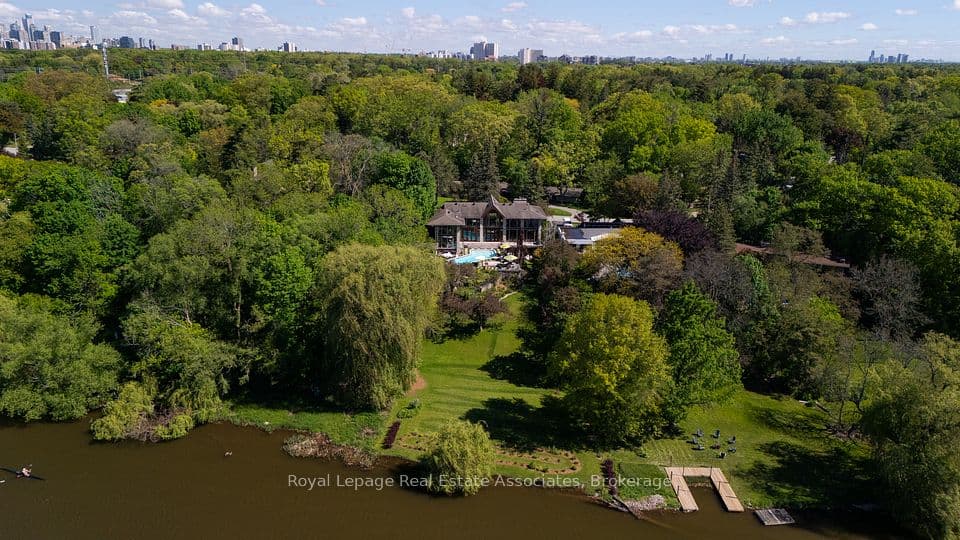 1510 Pinetree Crescent, Mississauga, ON L5G 2S8 – main photo