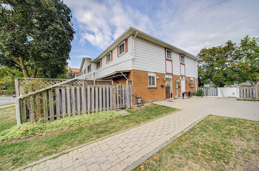9 Bur Oak Way, Toronto, ON M3L 2G3 – main photo