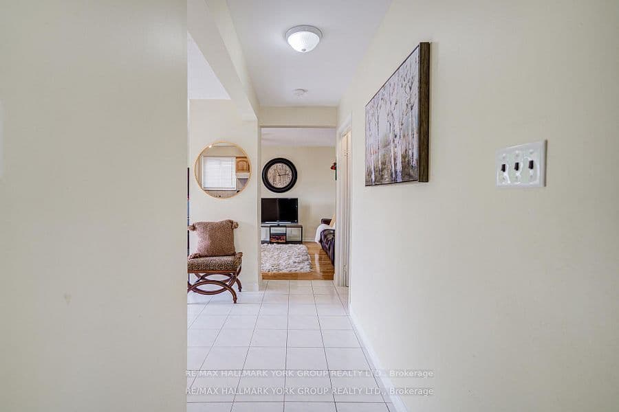 9 Bur Oak Way, Toronto, ON M3L 2G3 – photo 2