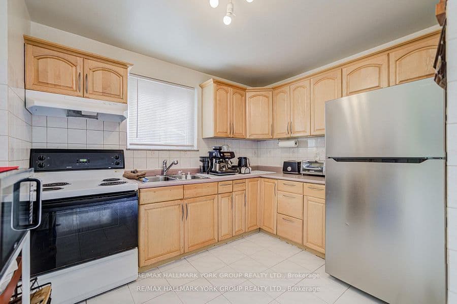 9 Bur Oak Way, Toronto, ON M3L 2G3 – photo 3