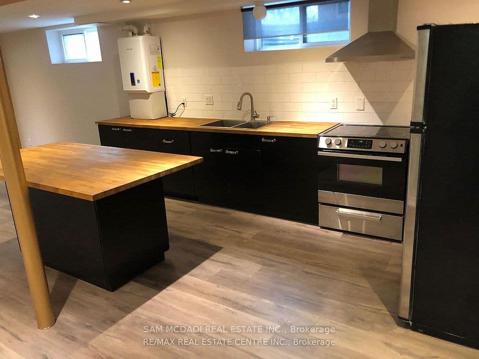 378 Lakeshore Road W, Mississauga, ON L5H 1H5 – photo 3