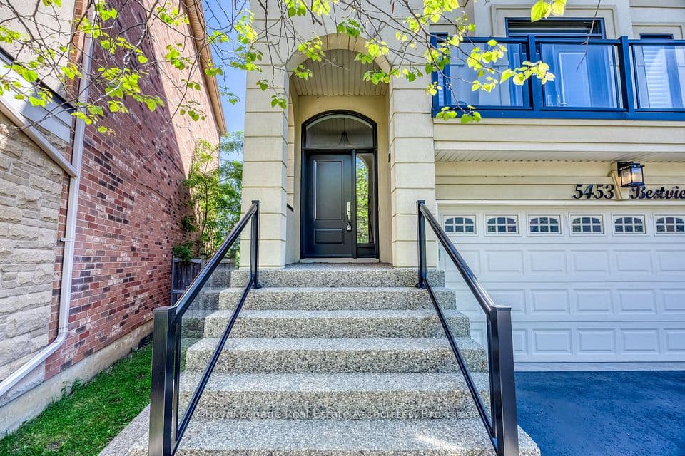 5453 Bestview Way, Mississauga, ON L5M 0B1 – photo 2