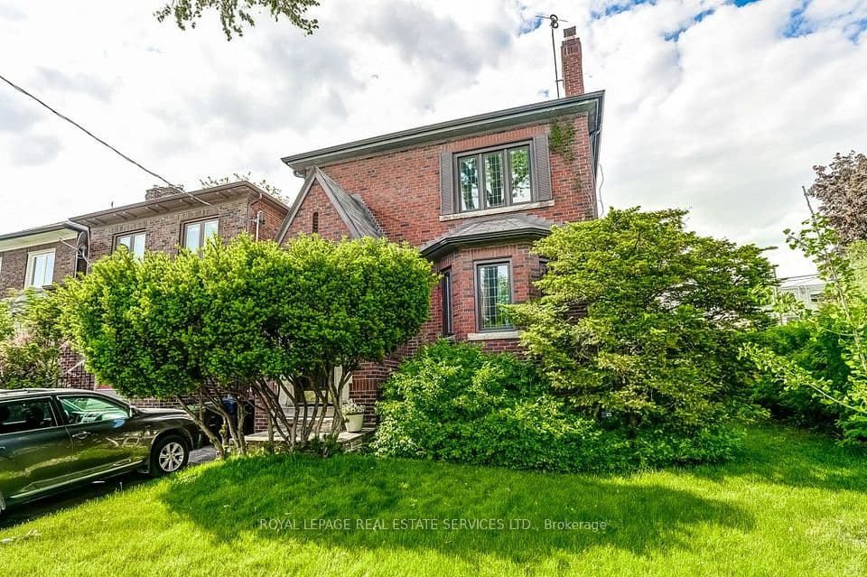 2 Larkin Avenue, Toronto, ON M6S 1L8 – main photo