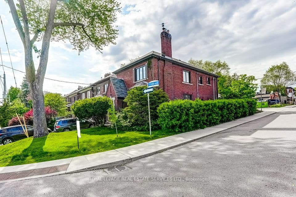 2 Larkin Avenue, Toronto, ON M6S 1L8 – photo 3