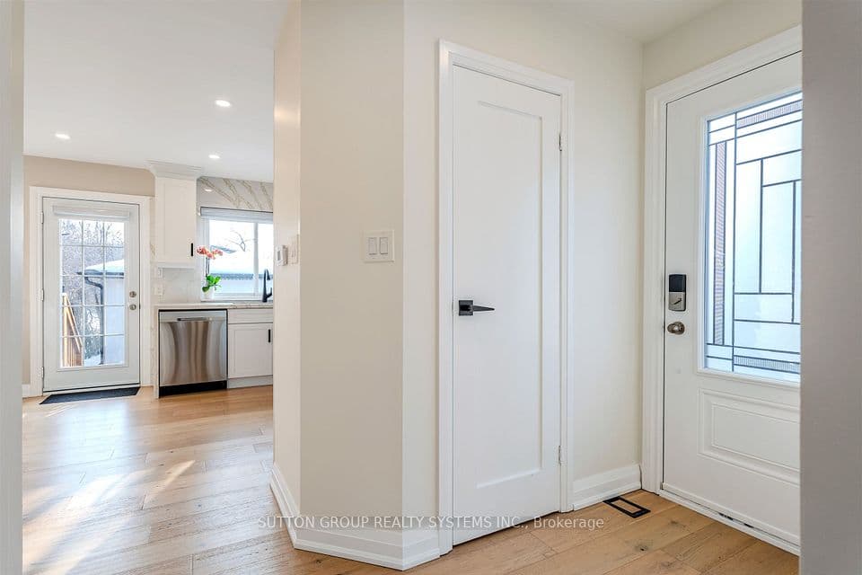 2280 Wiseman Court, Mississauga, ON L5J 1P2 – photo 2