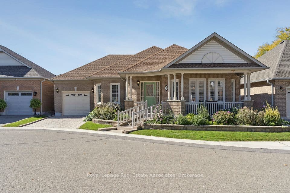 7 Powder Mill Court, Brampton, ON L6R 1W5 – photo 2