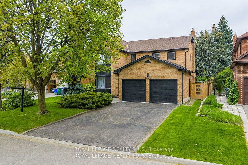 4344 Dallas Court, Mississauga, ON L4W 4G7 – photo 3