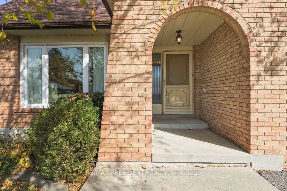 384 Centre Street N, Brampton, ON L6V 3L6 – photo 3