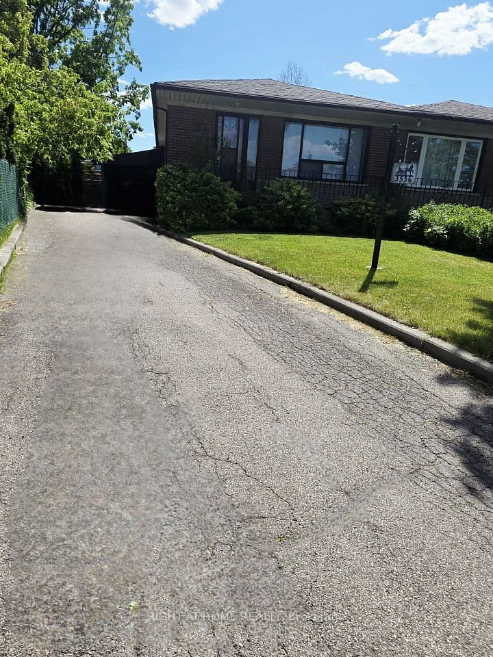 3556 Monica Drive, Mississauga, ON L4T 2E5 – photo 2