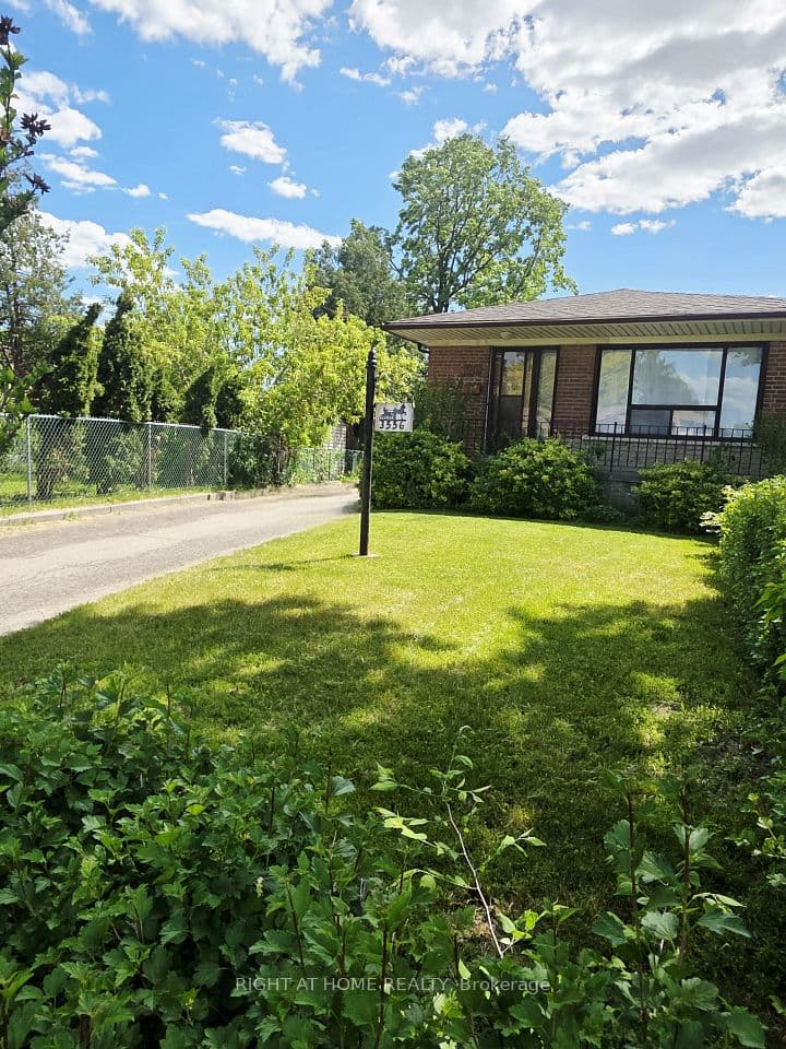 3556 Monica Drive, Mississauga, ON L4T 2E5 – main photo