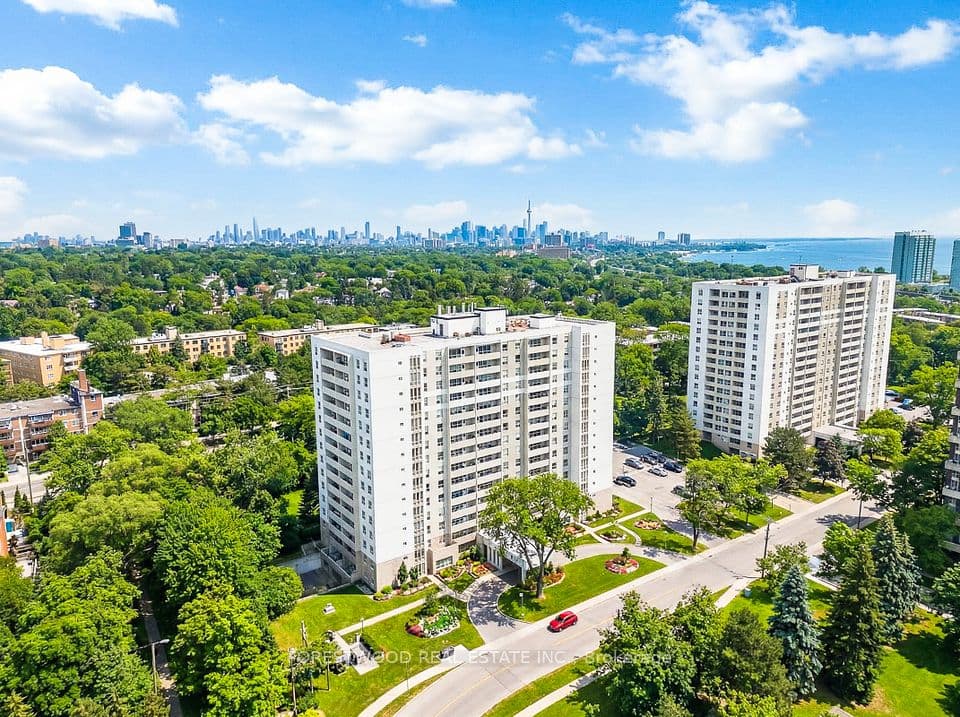 65 Southport Street 402, Toronto, ON M6S 3N6 – main photo