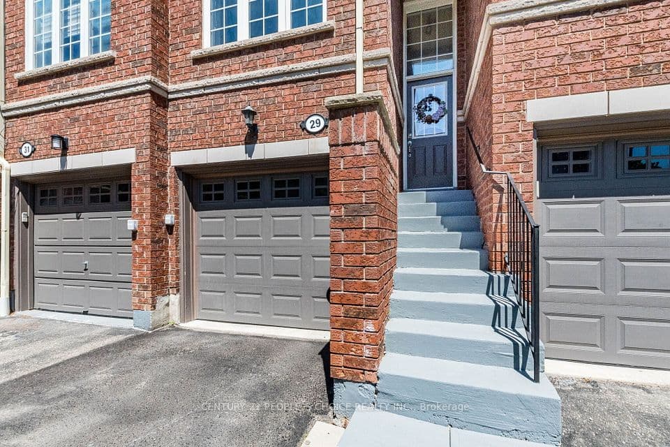 435 Hensall Circle 29, Mississauga, ON L5A 4P1 – photo 2