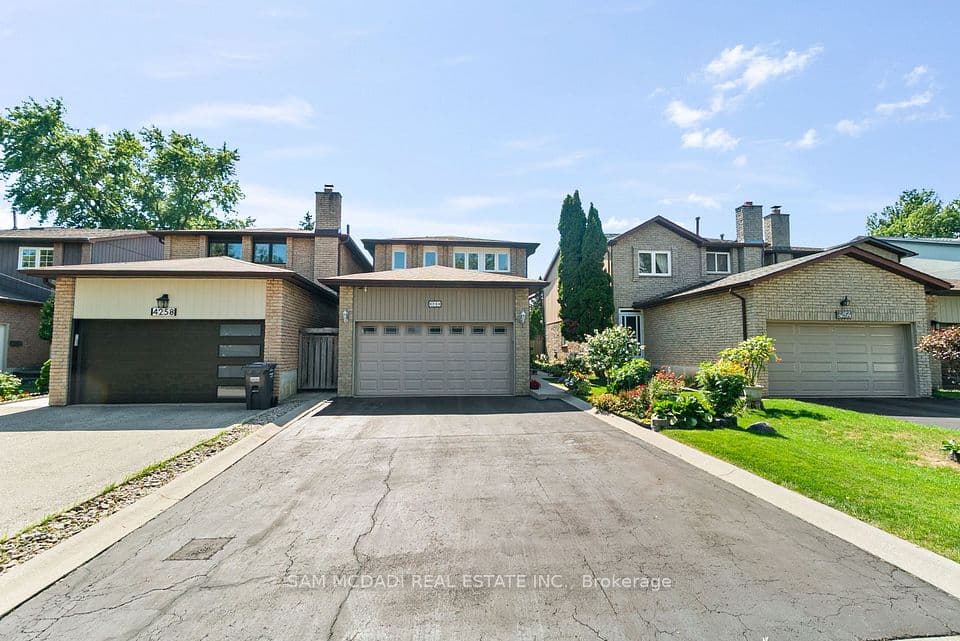 4260 SHELBY Crescent, Mississauga, ON L4W 3N5 – photo 2