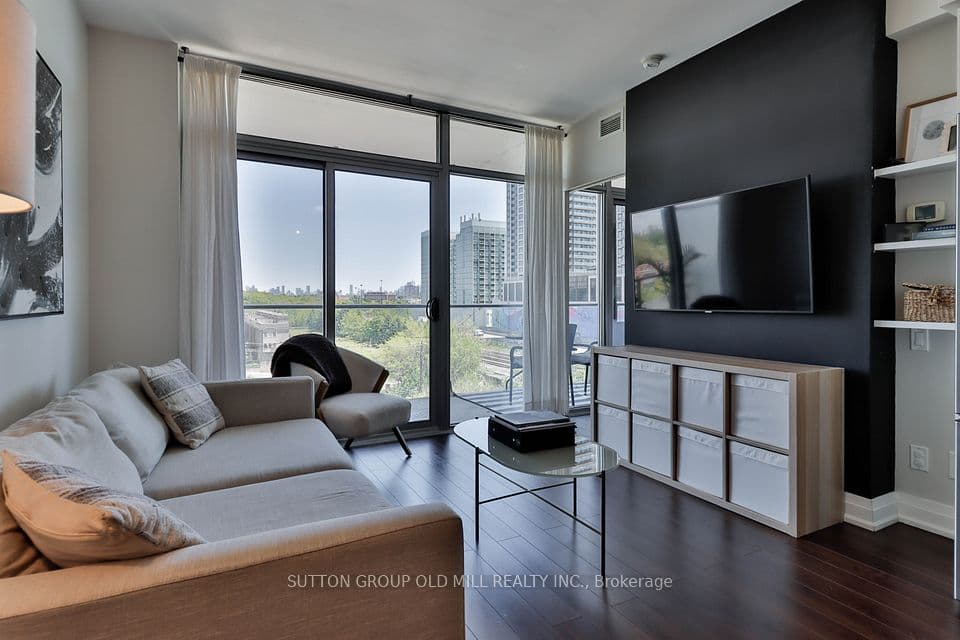 103 The Queensway 602, Toronto, ON M6S 5B3 – photo 2